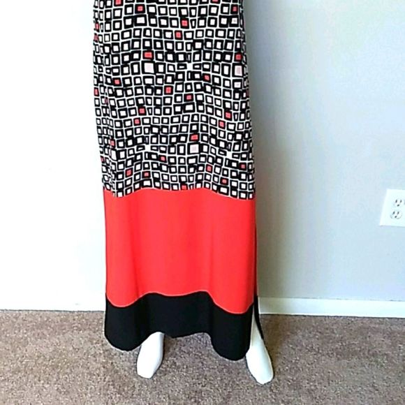 Donna Morgan Sleeveless Maxi Dress. Size 2 - Picture 3 of 10